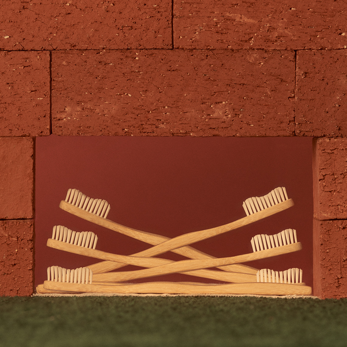 2019_HolidayCards_067_toothbrush_square